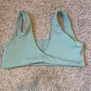 PAVOI ACTIVE Two Ways Twist Sports Bra Size Small Green Gym Yoga Active
